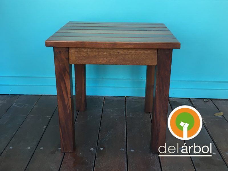 Mesa Auxiliar Ondas de Madera para Jardín y Exterior | del-arbol.com.ar