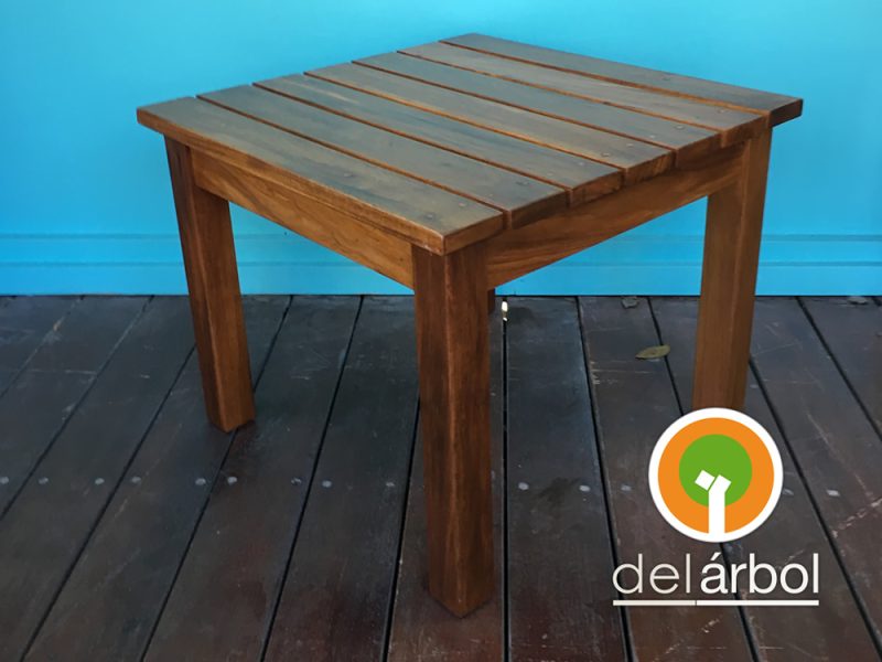 Mesa Auxiliar Ondas de Madera para Jardín y Exterior | del-arbol.com.ar