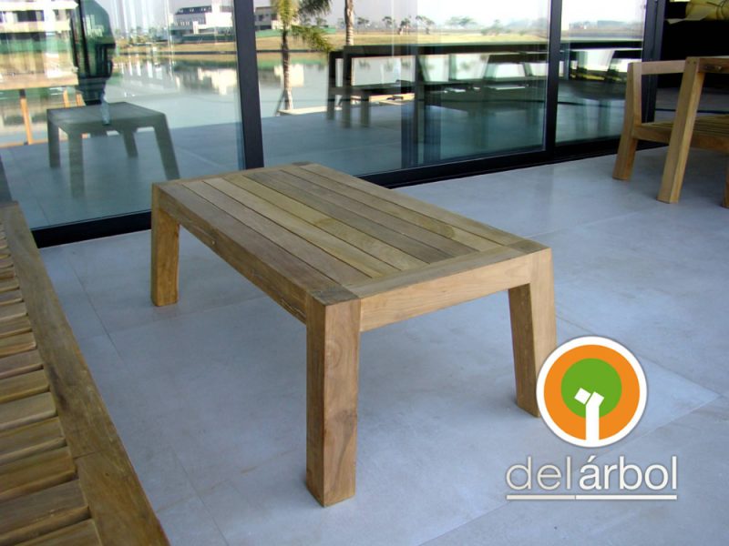 Mesa Baja Chuecona de Madera para Jardín y Exterior | del-arbol.com.ar