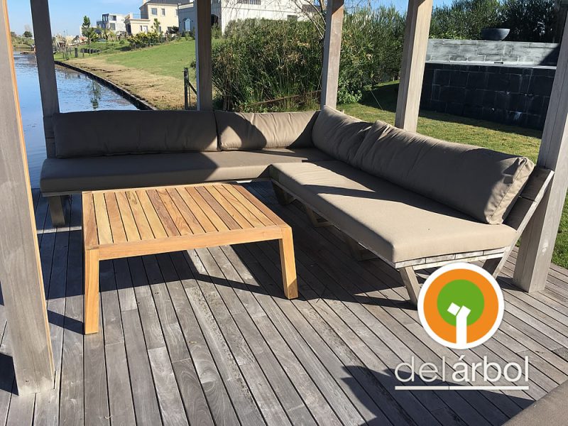 Mesa Baja Chuecona de Madera para Jardín y Exterior | del-arbol.com.ar