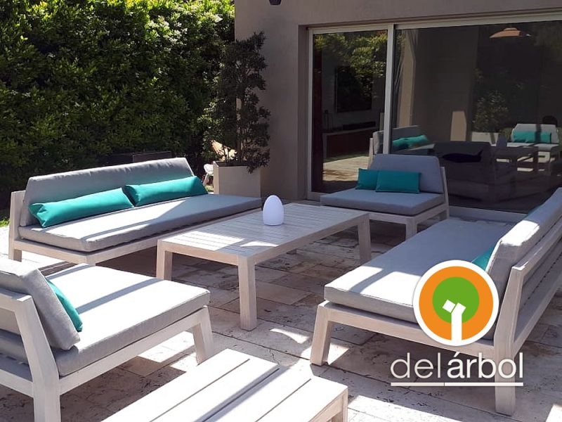 Mesa Baja Chuecona de Madera para Jardín y Exterior | del-arbol.com.ar